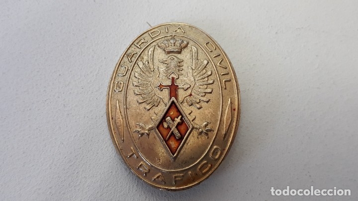 Military Antiques: ANTIGUA PLACA INSIGNIA DE GORRA O PECHO DE LA GUARDIA CIVIL DE TRAFICO A&Ntilde;OS 70 / 80