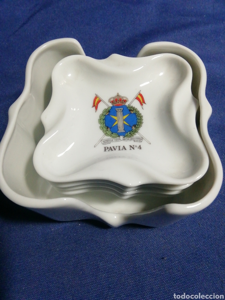 Military Antiques: SET DE CONTENEDOR Y 4 CENICEROS (SIN DESGASTE) DEL REG. DE CABALLER&Iacute;A PAV&Iacute;A N 4.CER&Aacute;MICA MARIBEL