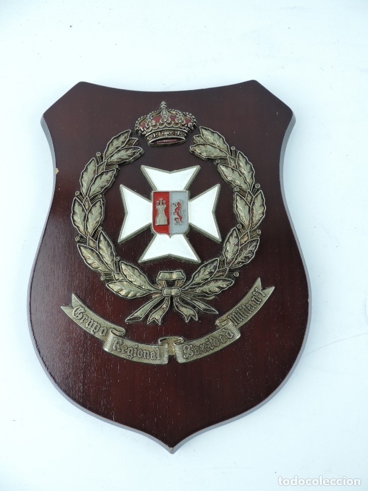 Militaria: ANTIGUA METOPA DE EL GRUPO REGIONAL SANIDAD MILITAR N&ordm; 1, MIDE 25 CMS.