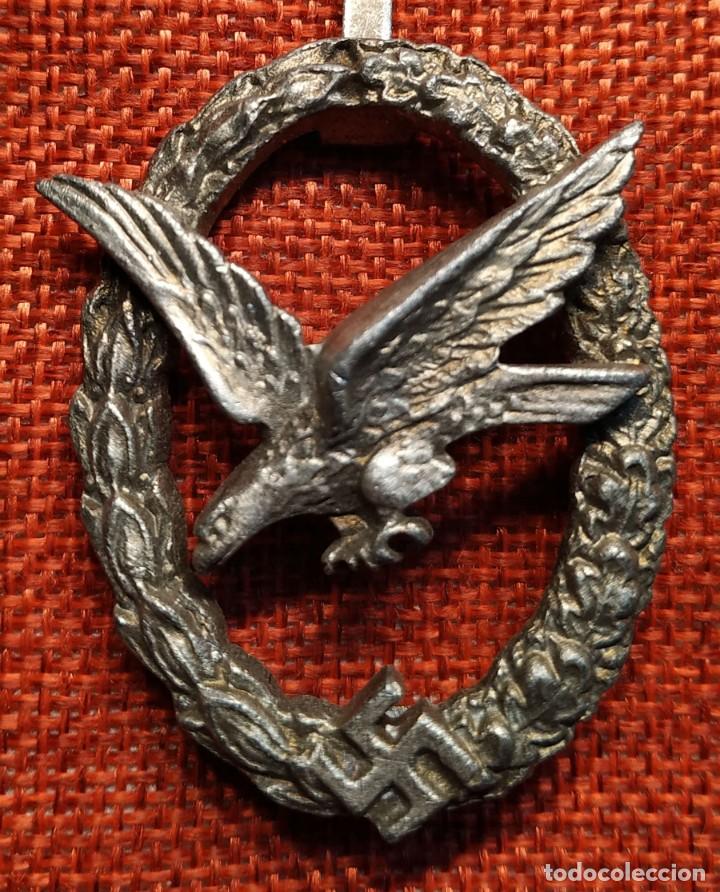 Militaria: Luftwaffe ametrallador y mecanico de a bordo. Dim. 53 x 40 mm. Plata.