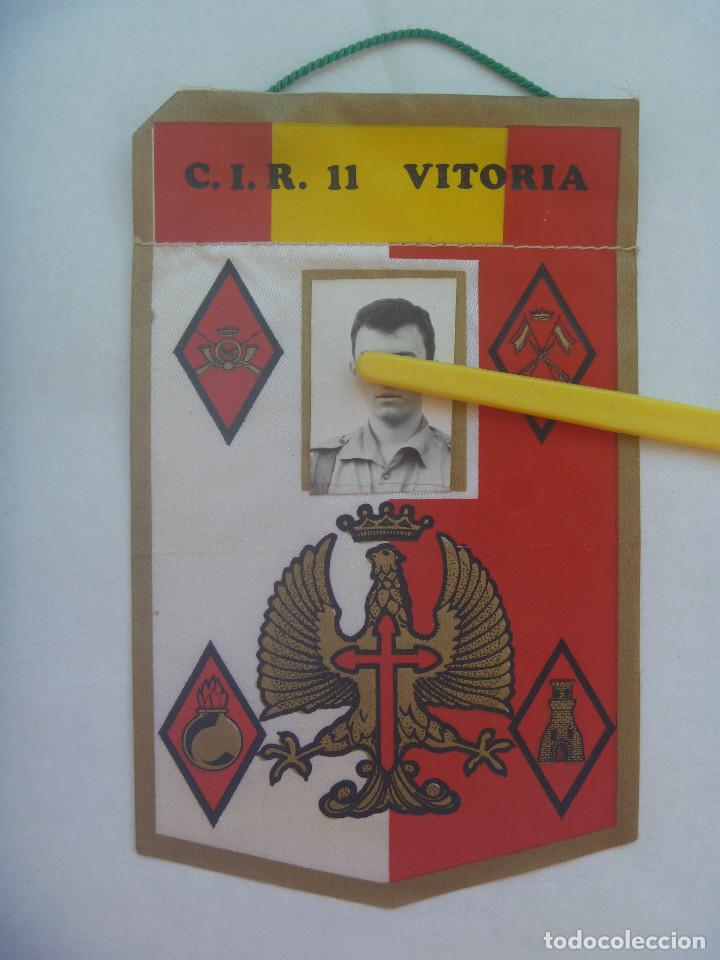 Militaria: CENTRO INSTRUCCION DE RECLUTAS C.I.R. N&ordm; 11 , VITORIA: BANDERIN RECUERDO DE LA MILI, CON FOTO. 1973