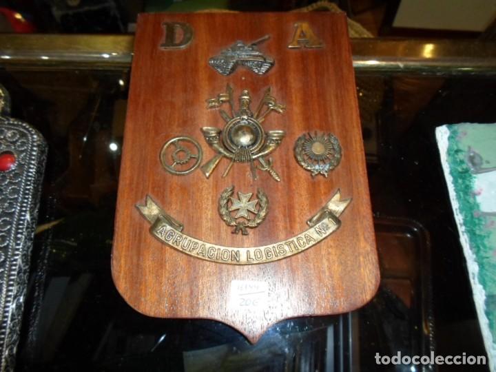 Militaria: Metopa escudo sobre madera Divisi&oacute;n Acorazada Agrupaci&oacute;n Log&iacute;stica n&ordm; 1 medida 24 X 17 cm.