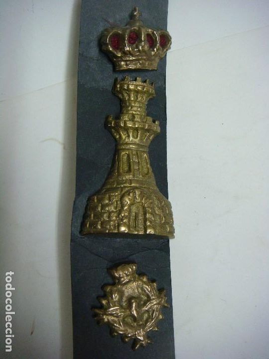 Militaria: ESCUDO EN BRONCE DEL EJERCITO DE TIERRA TRANSMISIONES LLEVA TORNILLOS POR DETRAS