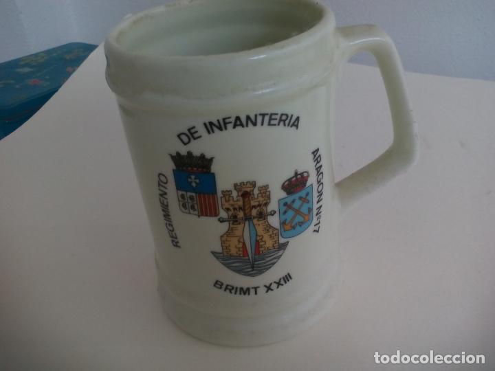 Military Antiques: JARRA DE PORCELANA, REGIMIENTO DE INFANTERIA ARAGON N&ordm; 17, BRIMT XXIII. 12 CM