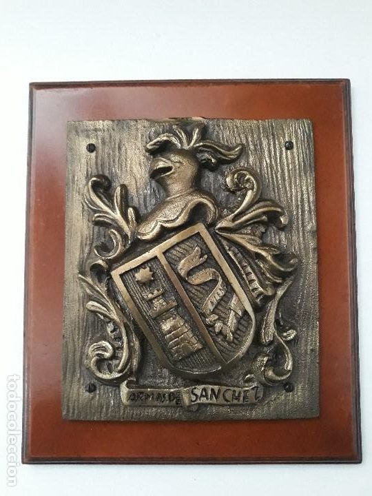 Military Antiques: METOPA ESCUDO DE ARMAS - DE SANCHEZ. Bronce sobre madera. Muy pesada, mas de 5 kilos de metal.