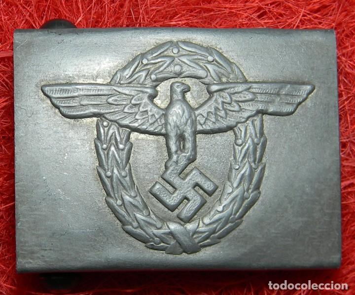 Militaria: Hebilla Policia / Polizei german. Buckle. Medidas : 70 x 55 mm.