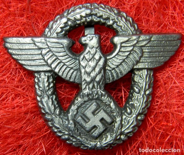 Militaria: Insignia de gorra Adler Polizei. Versi&oacute;n plateada. Medidas: 45 x 55 mm.