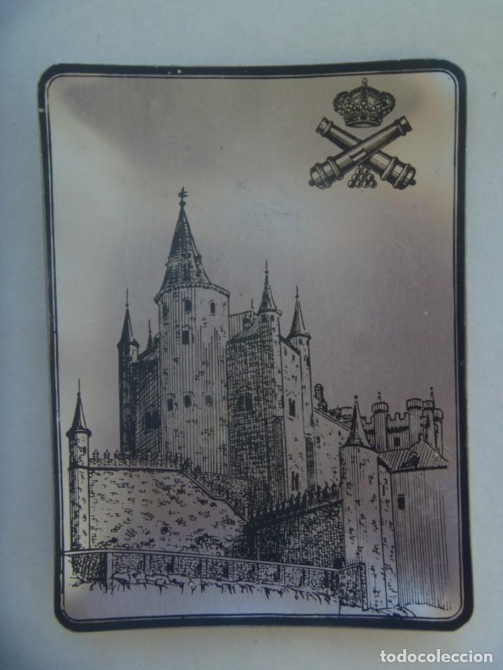 Military Antiques: ACADEMIA DE ARTILLERIA DE SEGOVIA : CENICERO DE RECUERDO CON ALCAZAR Y EMBLEMA