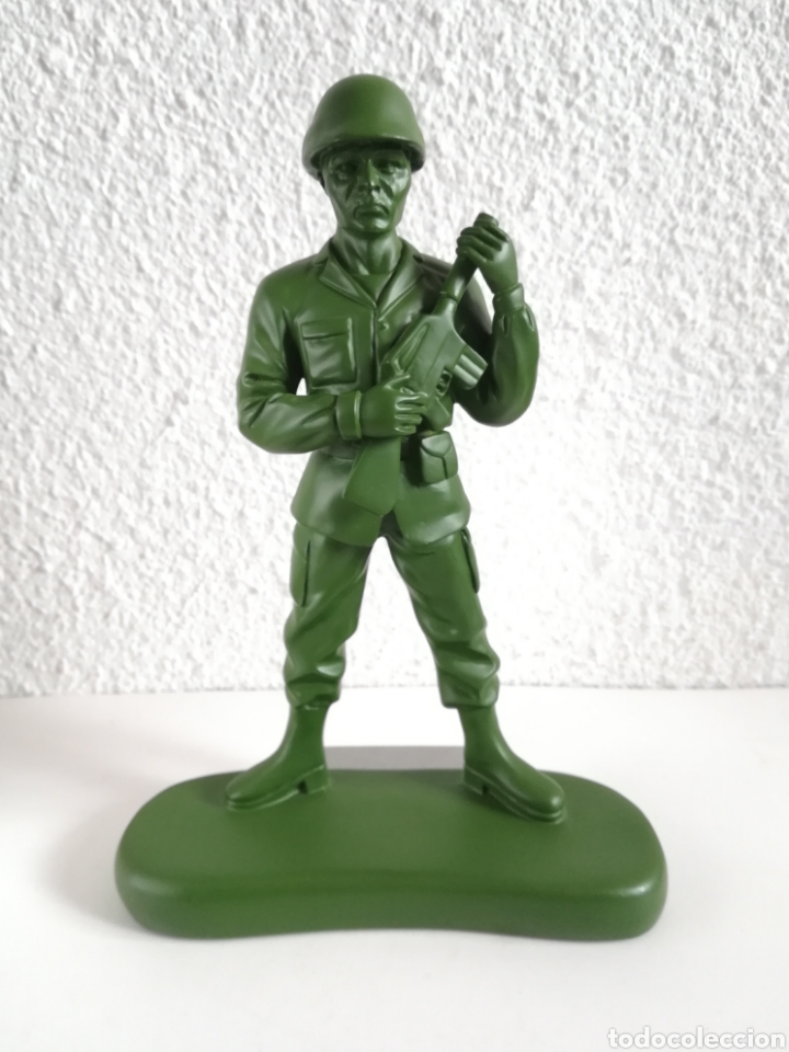 Militaria: Figura sujeta libros Soldado Johnny Comando Haza&ntilde;as B&eacute;licas - Boixcar - Ej&eacute;rcito Decoraci&oacute;n Militar