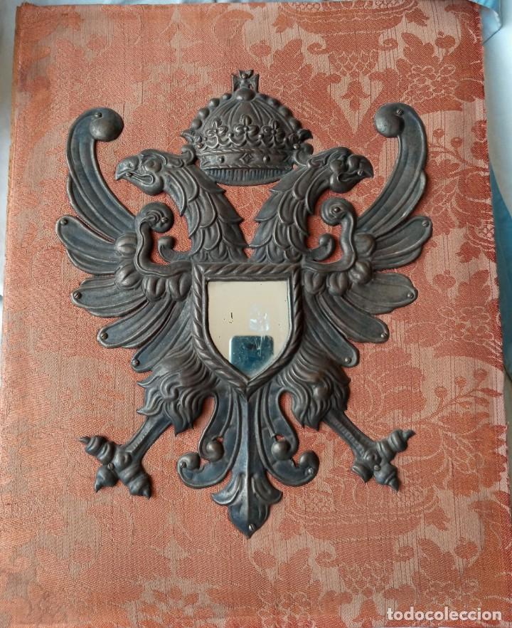 Militaria: Escudo imperial con el aguila bicefala.