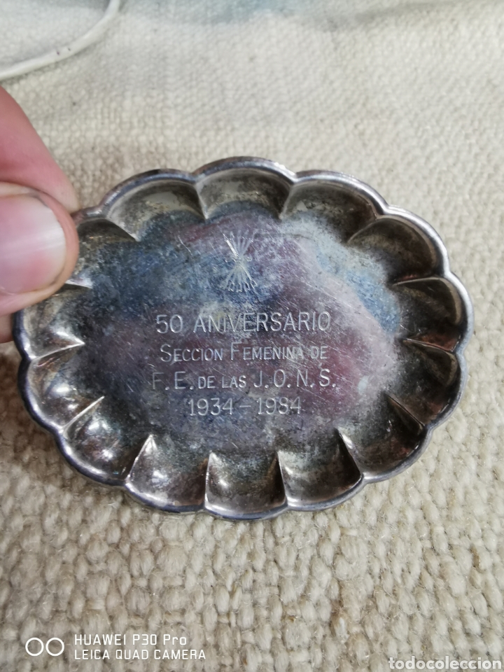 Militaria: Bandeja de plata 50 aniversario de la secci&oacute;n femenina falange