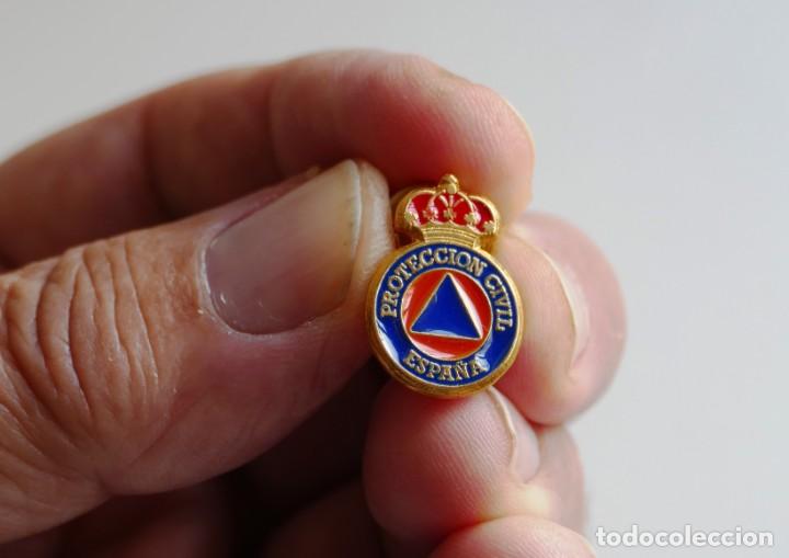 Military Antiques: PROTECCION CIVIL. PIN DE SOLAPA.