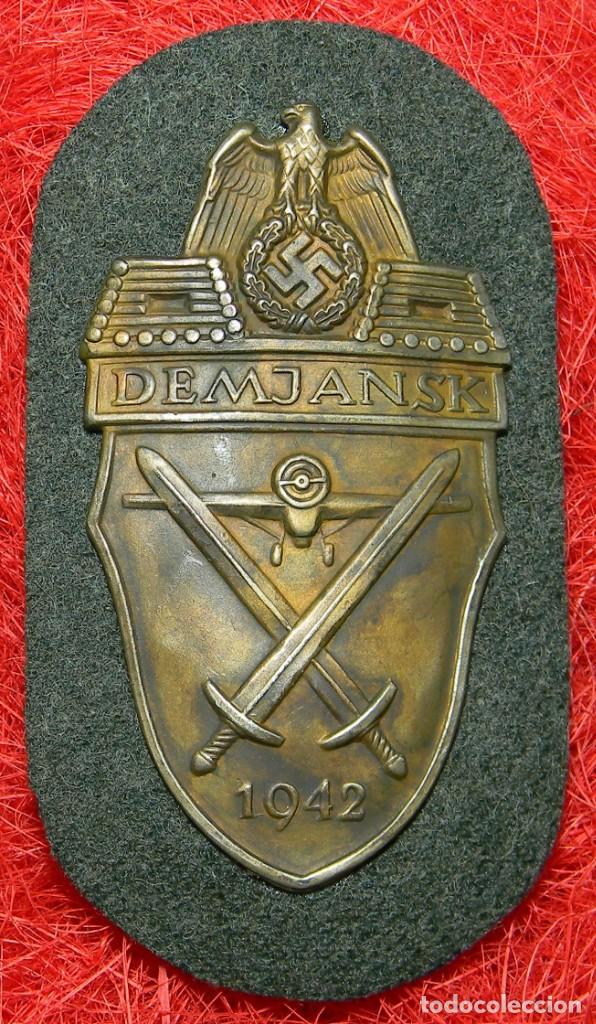 Militaria: Parche Demjansk 1942. Shield Demjansk 1942. Medidas: 112 x 65 mm