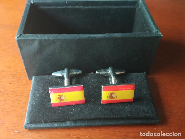 Military Antiques: Gemelos bandera de Espa&ntilde;a.