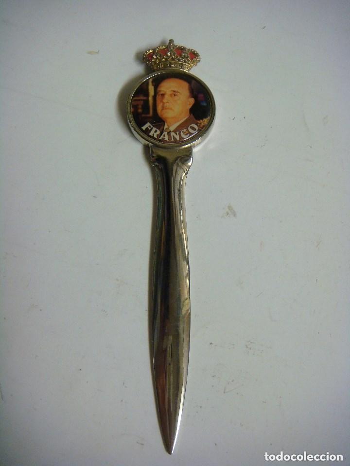 Militaria: ABRECARTAS METALICO CON LA IMAGEN DE FRANCO