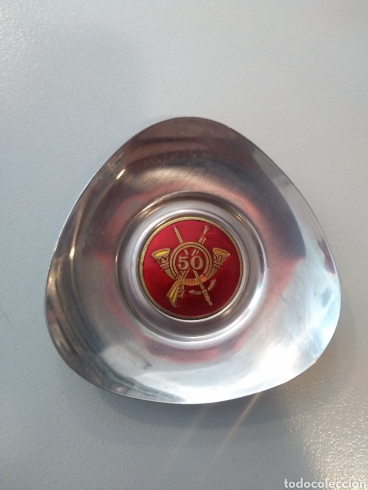 Militaria: Plato de metal recuerdo del Regimiento de Infanter&iacute;a Canarias 50