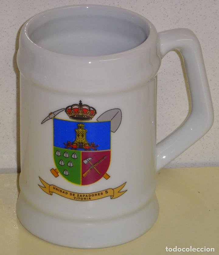 Military Antiques: JARRA MILITAR DE CER&Aacute;MICA. UNIDAD DE ZAPADORES N&ordm; 5 VITORIA. 13CM. 540GR