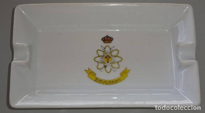 Militaria: CENICERO DE CER&Aacute;MICA MILITAR. MANDO DE PERSONAL SECCI&Oacute;N DE APOYO INFORM&Aacute;TICO. 17CM. 270GR