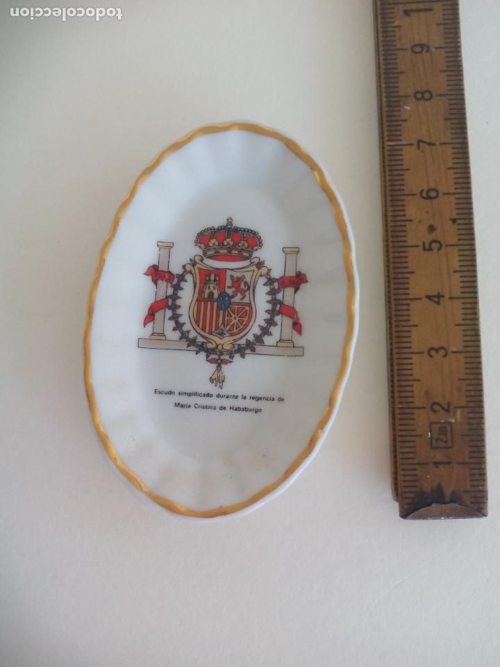 Military Antiques: BANDEJITA O PLATITO DE PORCELANA, ESCUDO SIMPLIFICADO DURANTE LA REGENCIA MARIA CRISTINA DE HASBURGO