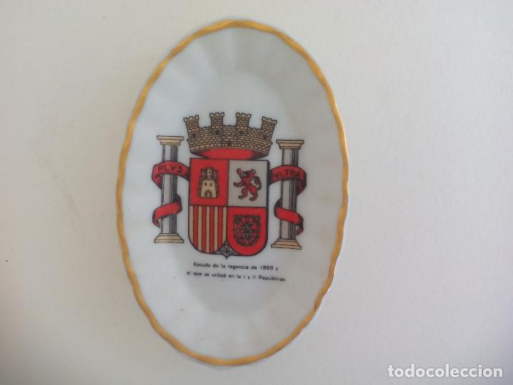 Military Antiques: BANDEJITA O PLATITO DE PORCELANA, ESCUDO DE LA REGENCIA Y I Y II REPUBLICA. PLATO