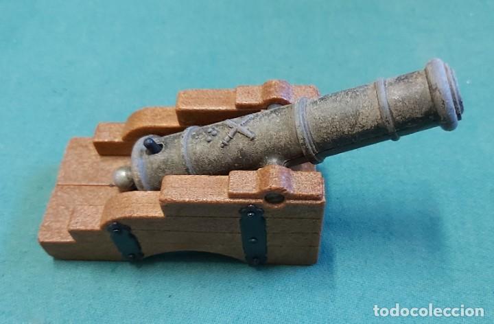 Militaria: Peque&ntilde;o ca&ntilde;&oacute;n de 10 cm