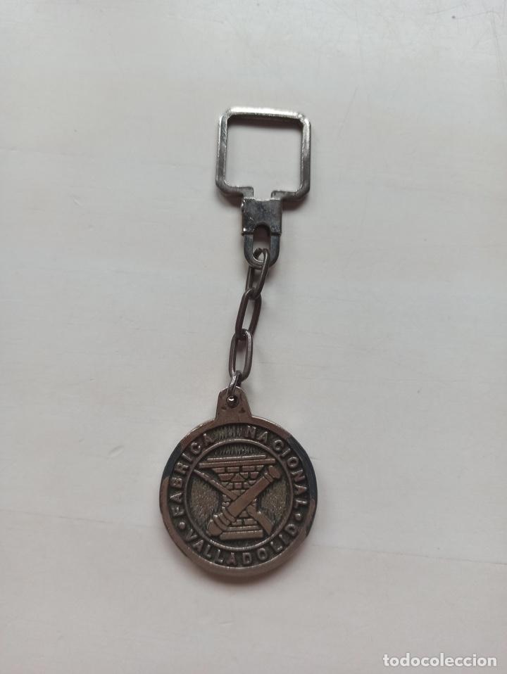 Military Antiques: Llavero militar metal. Fabrica Nacional de Valladolid