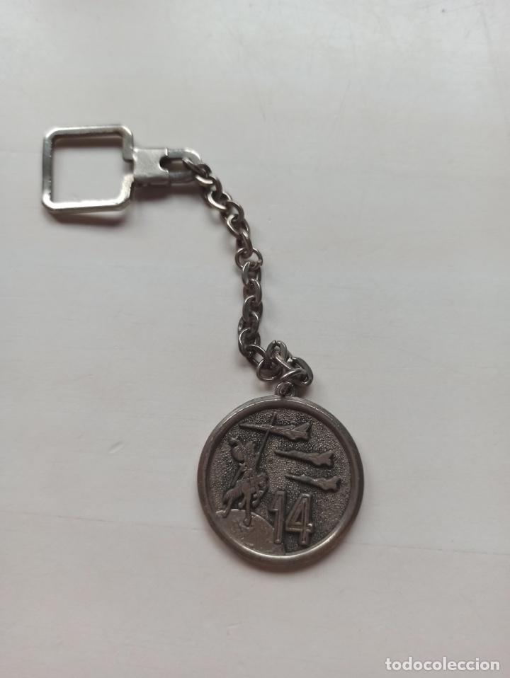 Militaria: Llavero militar metal. N&uacute;mero 14