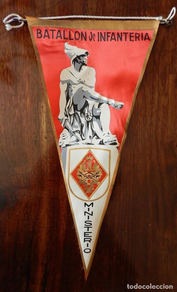 Military Antiques: ANTIGUO BANDERIN DEL BATALLON DE INFANTERIA MINISTERIO, MIDE 27,5 CMS.