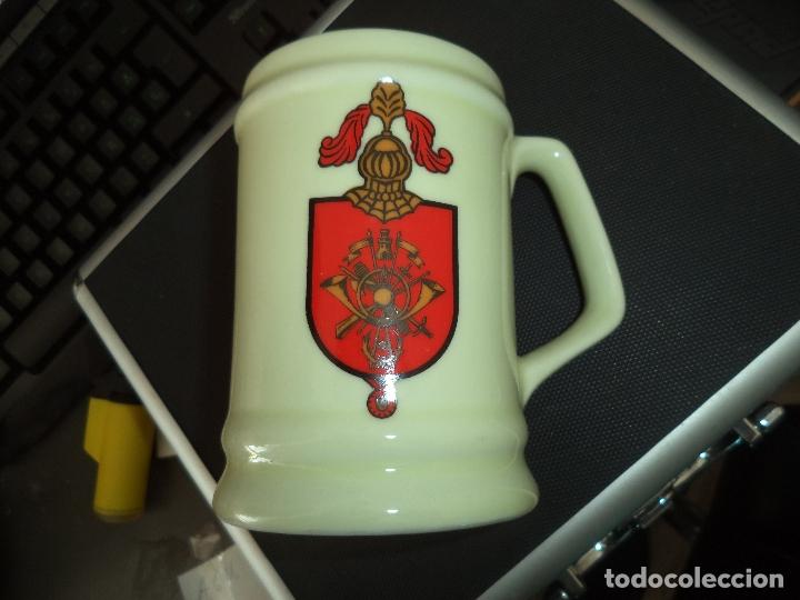 Militaria: JARRA DE CERAMICA A.G MILITAR