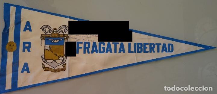 Militaria: GRAN BANDER&Iacute;N MILITAR. ARMADA ARGENTINA BUQUE FRAGATA LIBERTAD. PARADA EN M&Aacute;LAGA A&Ntilde;O 1985. 51CM