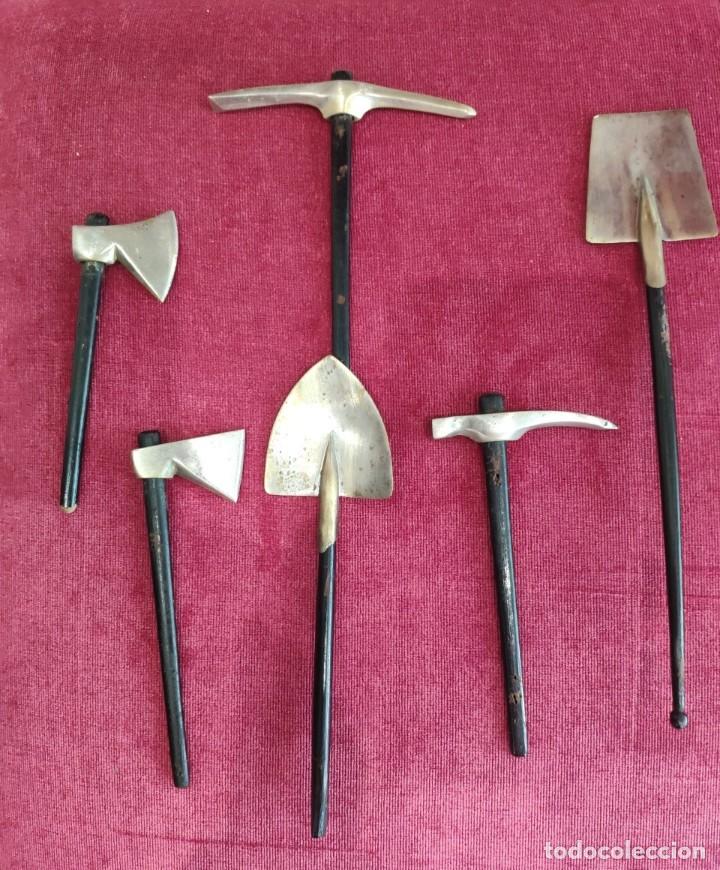 Military Antiques: CONJUNTO DE MINIATURAS DE HERRAMIENTAS DE GASTADOR
