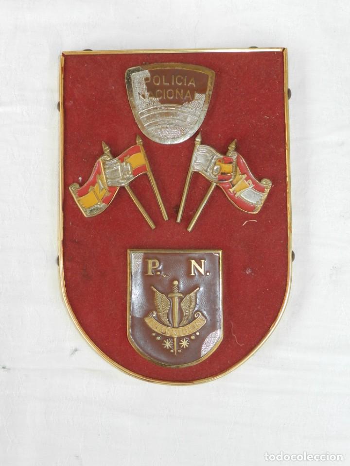 Military Antiques: IMPRESIONANTE METOPA DE LA POLICIA NACIONAL, PN GUARNICI&Oacute;N,14,15,16 Y 17 BANDERA RARA A&Ntilde;OS 70. MIDE