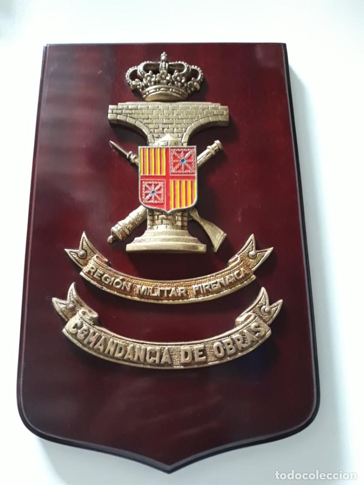 Military Antiques: Metopa militar. REGION MILITAR PIRENAICA - COMANDANCIA DE OBRAS. Metal sobre madera.