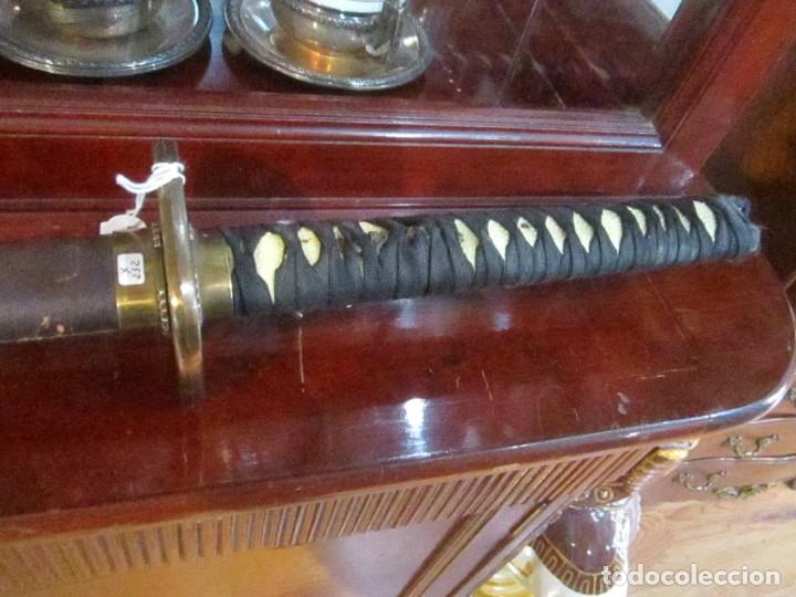 Military Antiques: Reproducci&oacute;n catana japonesa peso 2 kilos hoja grabada 71 cm. mango 26 cm. cazoleta adornos bronce