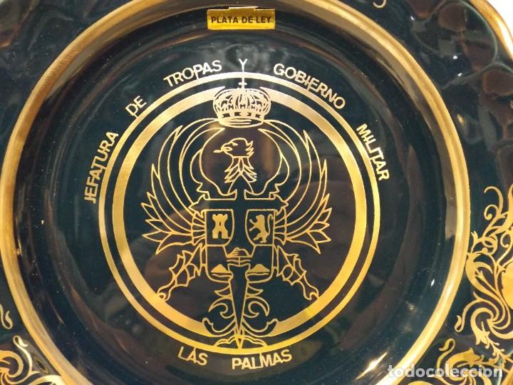 Militaria: Plato rematado plata de ley Jefatura de tropas Gobierno militar de Las Palmas Cer&aacute;mica 21 cm.