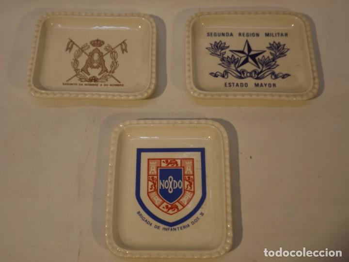 Military Antiques: 3 BANDEJAS DE PORCELANA MILITARES PICKMAN LA CARTUJA SEVILLA 14x11.5 CM.