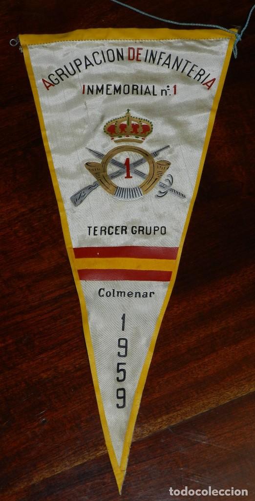 Military Antiques: ANTIGUO BANDERIN DE LA AGRUPACION DE INFANTERIA INMEMORIAL N.1, TERCER GRUPO, COLMENAR 1959. TAL Y C