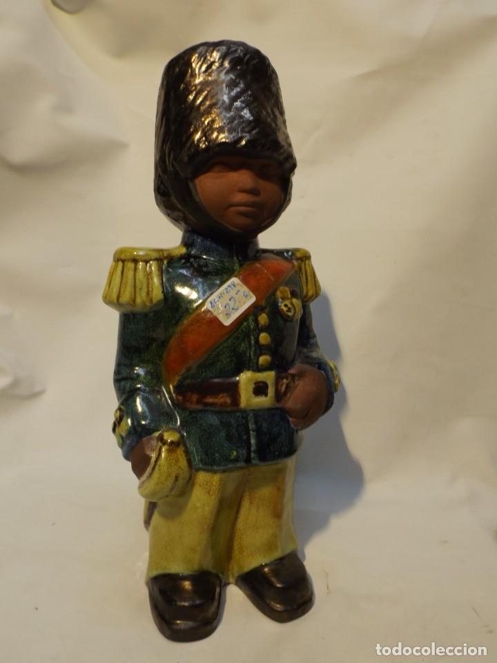 Militaria: FIGURA SOLDADO DE CER&Aacute;MICA 30 CM. ALTURA