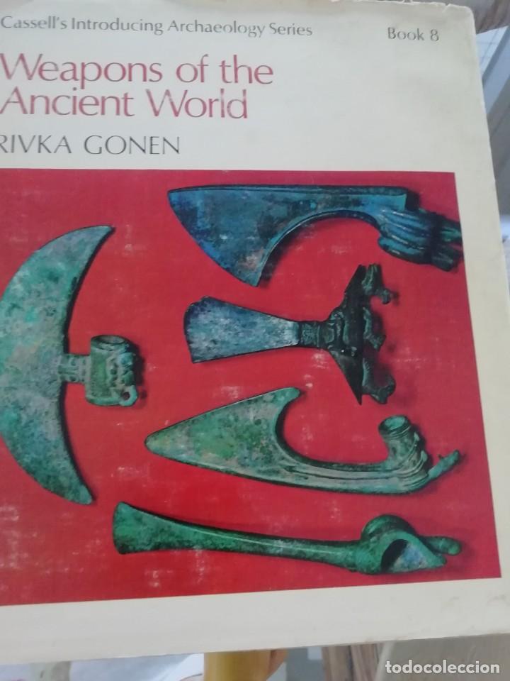 Militaria: Weapons of the ancient world en ingl&eacute;s tapas duras