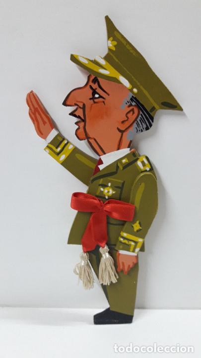 Militaria: FIGURA DE FRANCO . REALIZADA EN MADERA / PANEL TROQUELADO Y PINTADO A MANO . ALTURA 21,5 CM