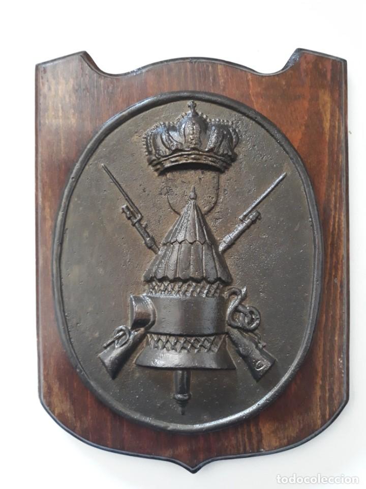 Militaria: Antigua metopa con escudo de los Granaderos Californios. Semana Santa de Cartagena.