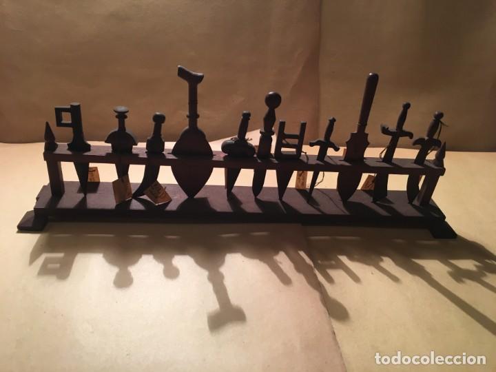 Military Antiques: ANTIGUA COLECCION DE ESPADAS REALIZADAS EN MADERA A MANO EN CAMPO DE CONCENTRACION 11 ESPADAS 23,5