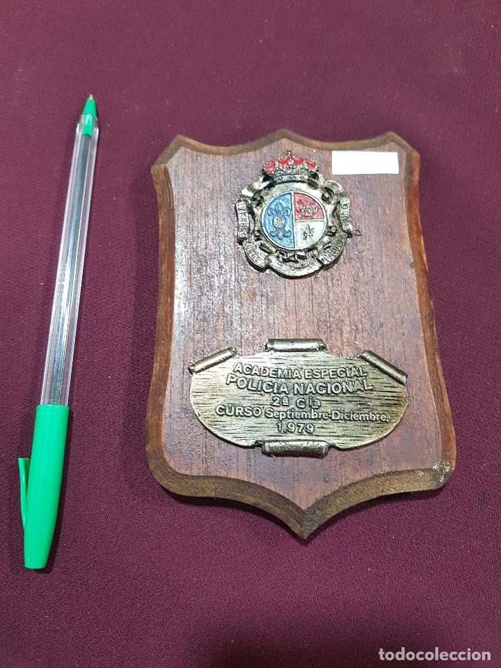 Military Antiques: PEQUE&Ntilde;A METOPA ACADEMIA DE POLICIA NACIONAL. 1979