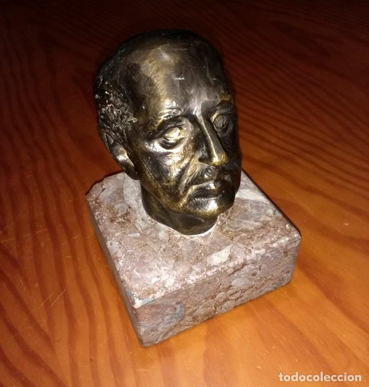 Military Antiques: Busto del General Franco de Bronce Macizo con Peana de M&aacute;rmol. A&ntilde;os '60. Autor An&oacute;nimo..