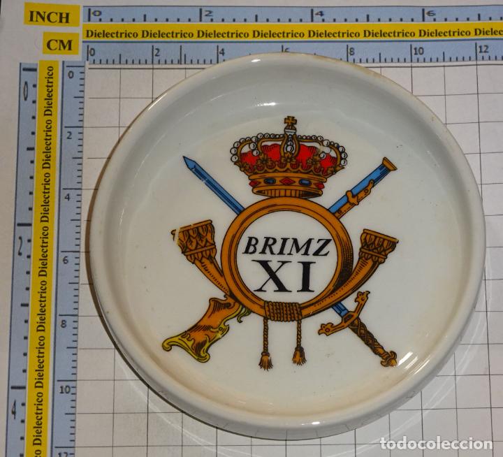 Militaria: PLATO CENICERO MILITAR DE CER&Aacute;MICA. BRIMZ XI BRIGADA MECANIZADA EXTREMADURA. 11CM 180GR