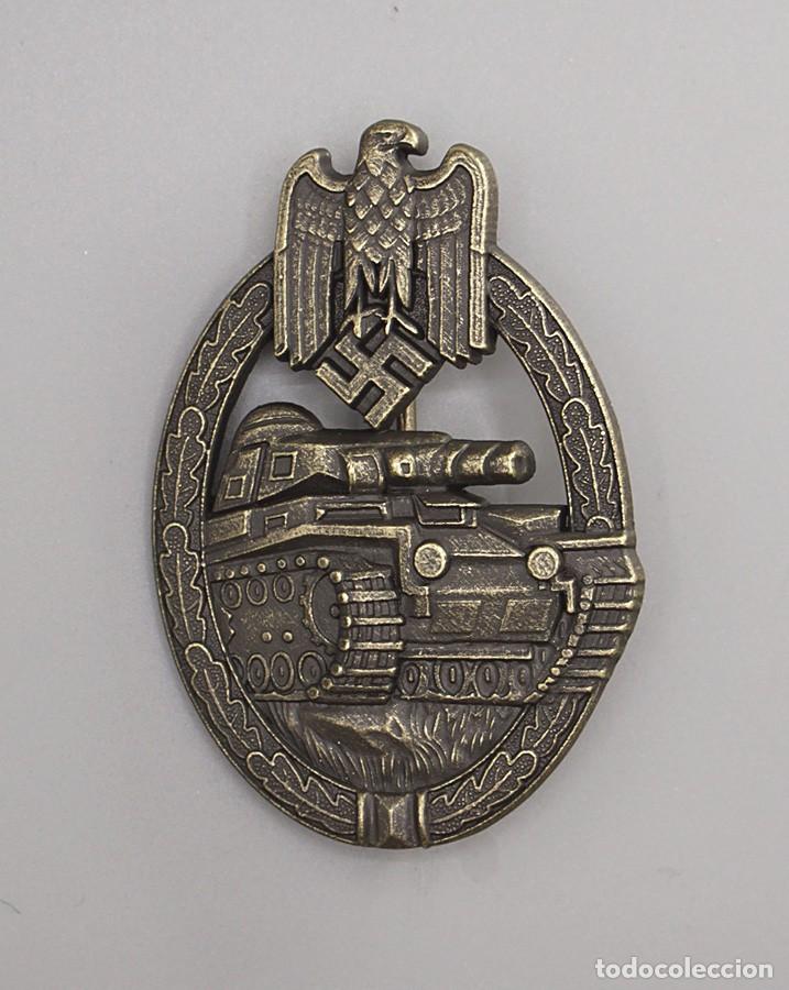 Military Antiques: REPRODUCCI&Oacute;N DISTINTIVO ASALTO BLINDADOS EN BRONCE