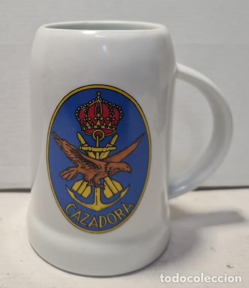 Militaria: JARRA DE CERAMICA FRAGATA CAZADORA