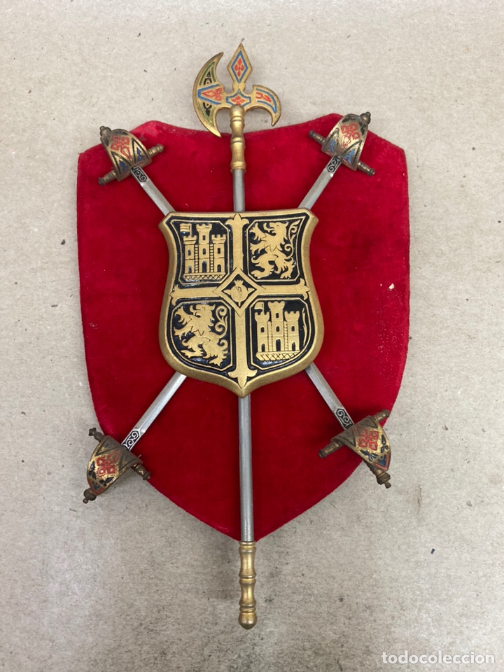 Militaria: Escudo de armas de estilo Toledo Vintage Espadas Caballero Espadas