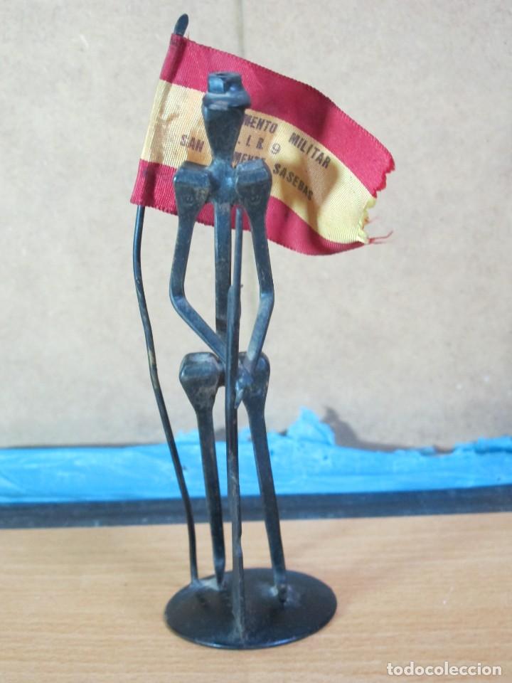 Militaria: Soldadito de Hierro hecho con clavos Campamento Militar C.I.R. 9 - San Clemente Sasebas