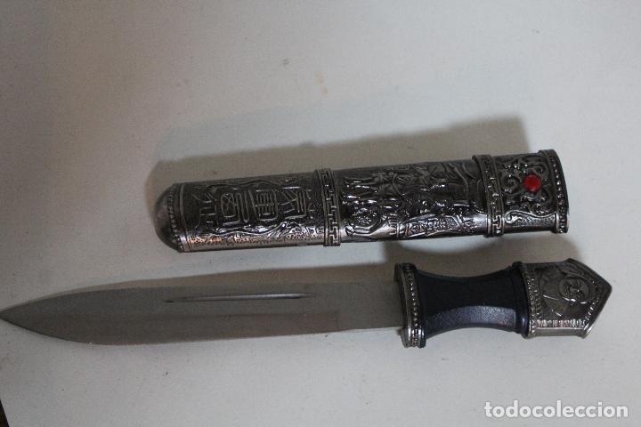 Militaria: mensula repisa de resina